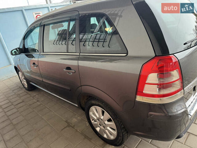 Серый Опель Зафира, объемом двигателя 1.7 л и пробегом 265 тыс. км за 5999 $, фото 1 на Automoto.ua