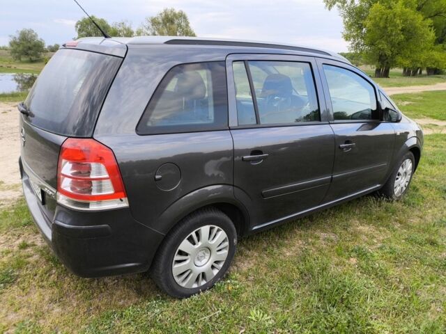 Серый Опель Зафира, объемом двигателя 1.6 л и пробегом 170 тыс. км за 6300 $, фото 6 на Automoto.ua