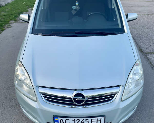 Серый Опель Зафира, объемом двигателя 1.7 л и пробегом 290 тыс. км за 7000 $, фото 2 на Automoto.ua