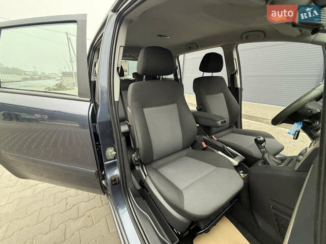 Серый Опель Зафира, объемом двигателя 1.6 л и пробегом 212 тыс. км за 6350 $, фото 46 на Automoto.ua