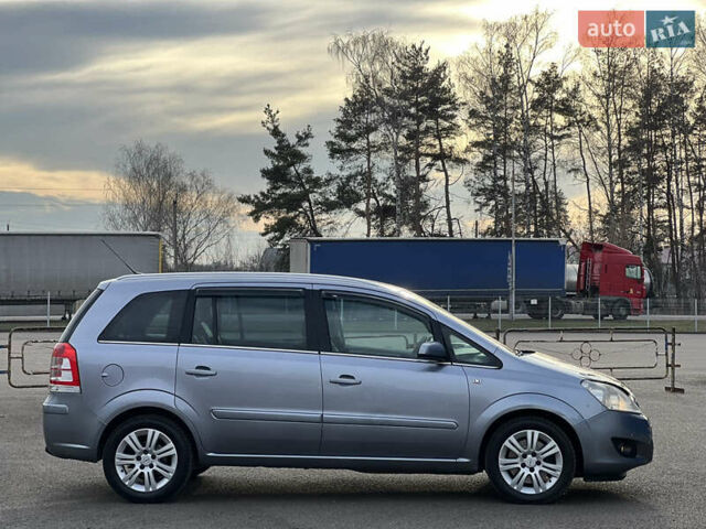 Серый Опель Зафира, объемом двигателя 1.7 л и пробегом 242 тыс. км за 6399 $, фото 6 на Automoto.ua