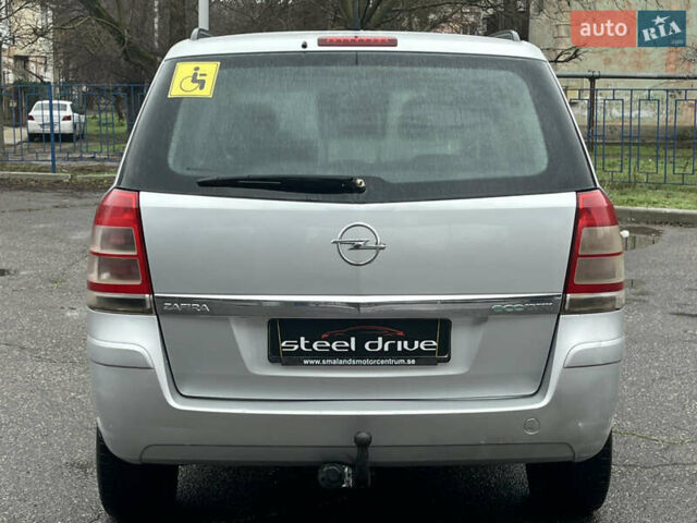Серый Опель Зафира, объемом двигателя 1.6 л и пробегом 242 тыс. км за 6599 $, фото 4 на Automoto.ua