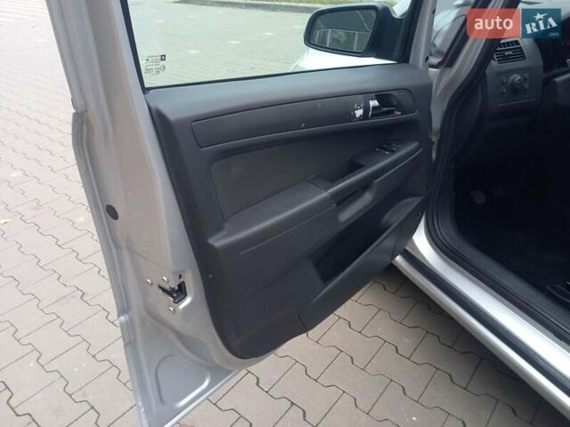 Серый Опель Зафира, объемом двигателя 1.6 л и пробегом 229 тыс. км за 6800 $, фото 5 на Automoto.ua