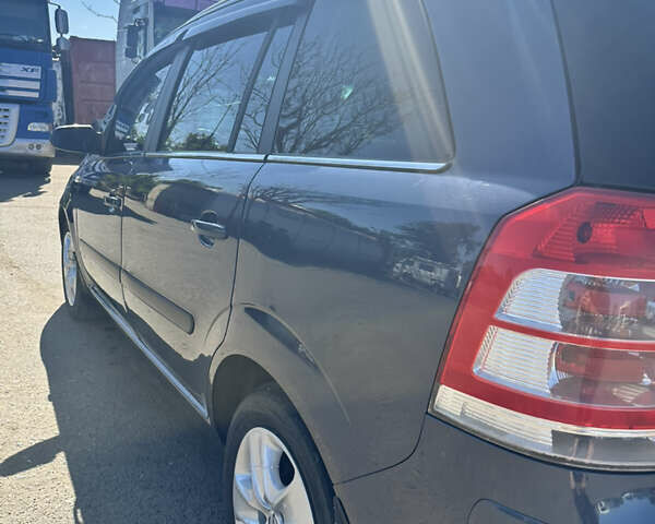 Серый Опель Зафира, объемом двигателя 2.2 л и пробегом 265 тыс. км за 6000 $, фото 2 на Automoto.ua