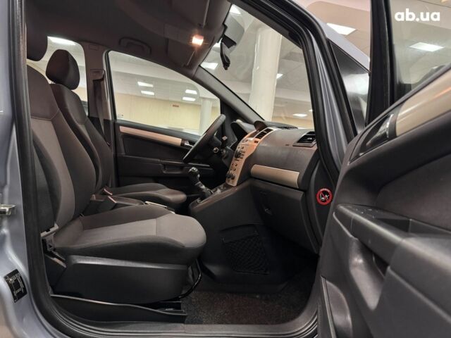 Серый Опель Зафира, объемом двигателя 0 л и пробегом 204 тыс. км за 6000 $, фото 6 на Automoto.ua