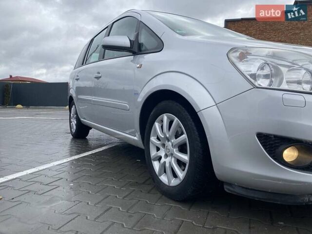 Серый Опель Зафира, объемом двигателя 1.8 л и пробегом 245 тыс. км за 6600 $, фото 5 на Automoto.ua