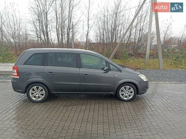 Серый Опель Зафира, объемом двигателя 1.7 л и пробегом 320 тыс. км за 5500 $, фото 2 на Automoto.ua