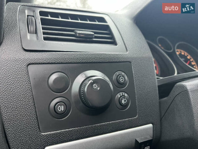 Серый Опель Зафира, объемом двигателя 1.6 л и пробегом 242 тыс. км за 6599 $, фото 12 на Automoto.ua