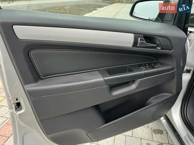 Серый Опель Зафира, объемом двигателя 1.7 л и пробегом 222 тыс. км за 6600 $, фото 29 на Automoto.ua