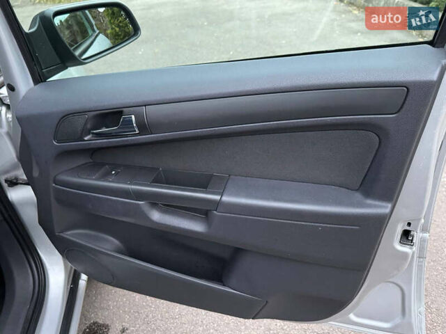 Опель Зафира 2009 в Ровно на Automoto.ua Серый Опель Зафира, объемом двигателя 1.6 л и пробегом 210 тыс. км за 5950 $, фото 12 на Automoto.ua