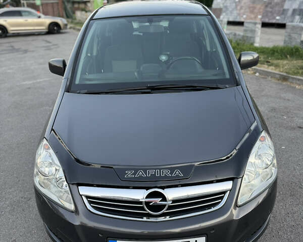 Серый Опель Зафира, объемом двигателя 1.9 л и пробегом 254 тыс. км за 7700 $, фото 13 на Automoto.ua