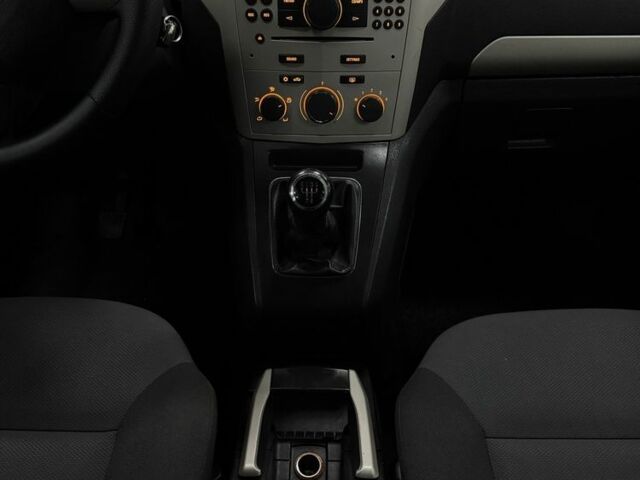 Серый Опель Зафира, объемом двигателя 1.8 л и пробегом 204 тыс. км за 6000 $, фото 13 на Automoto.ua