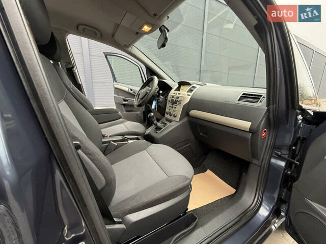 Серый Опель Зафира, объемом двигателя 1.6 л и пробегом 212 тыс. км за 6350 $, фото 43 на Automoto.ua