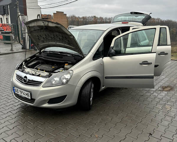 Серый Опель Зафира, объемом двигателя 1.8 л и пробегом 146 тыс. км за 7500 $, фото 1 на Automoto.ua