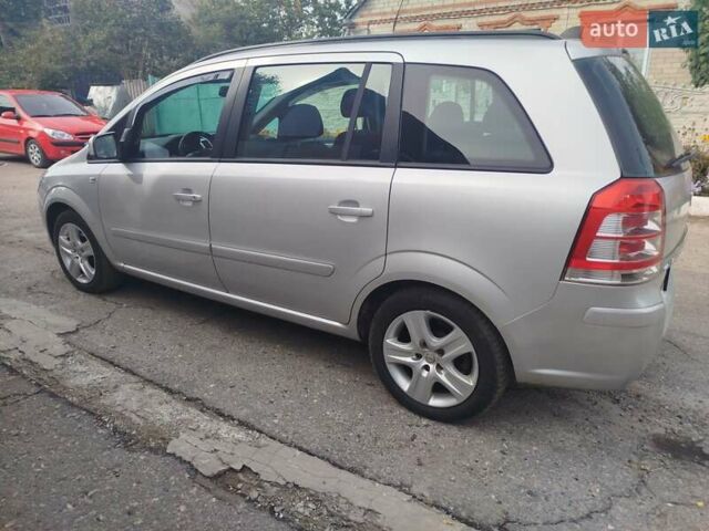 Серый Опель Зафира, объемом двигателя 1.8 л и пробегом 208 тыс. км за 6800 $, фото 89 на Automoto.ua