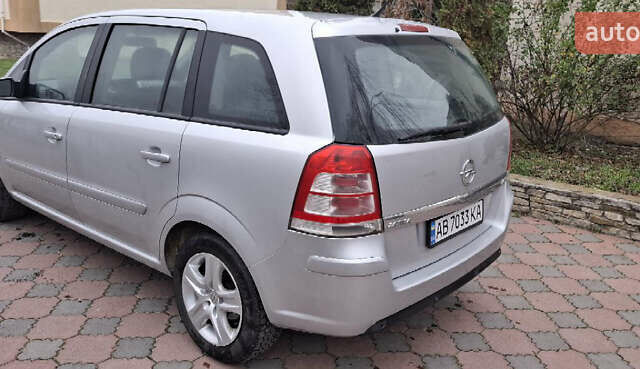 Серый Опель Зафира, объемом двигателя 1.7 л и пробегом 275 тыс. км за 7500 $, фото 6 на Automoto.ua