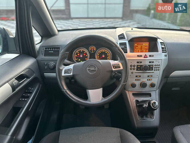 Серый Опель Зафира, объемом двигателя 1.69 л и пробегом 248 тыс. км за 6700 $, фото 10 на Automoto.ua