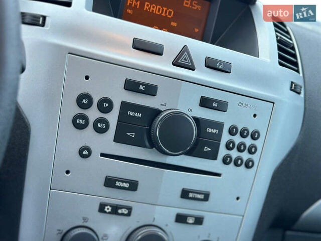 Серый Опель Зафира, объемом двигателя 1.6 л и пробегом 181 тыс. км за 6500 $, фото 92 на Automoto.ua