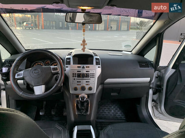 Серый Опель Зафира, объемом двигателя 1.8 л и пробегом 215 тыс. км за 6200 $, фото 12 на Automoto.ua