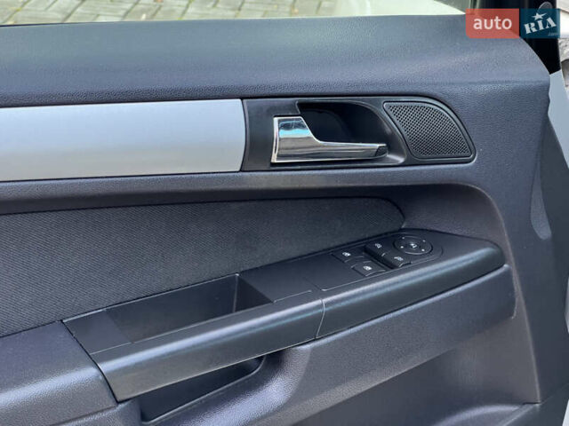 Серый Опель Зафира, объемом двигателя 1.69 л и пробегом 290 тыс. км за 6250 $, фото 24 на Automoto.ua