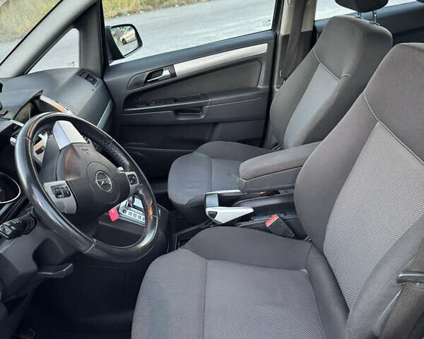 Серый Опель Зафира, объемом двигателя 1.9 л и пробегом 254 тыс. км за 7700 $, фото 16 на Automoto.ua