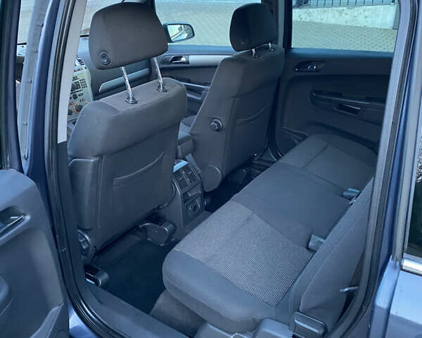 Серый Опель Зафира, объемом двигателя 1.8 л и пробегом 234 тыс. км за 5999 $, фото 25 на Automoto.ua