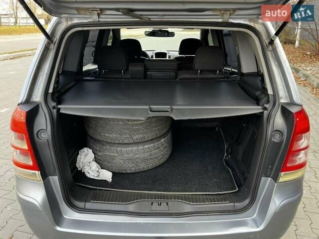 Серый Опель Зафира, объемом двигателя 1.8 л и пробегом 154 тыс. км за 5900 $, фото 10 на Automoto.ua