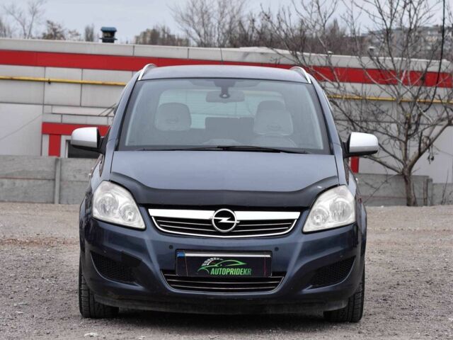 Серый Опель Зафира, объемом двигателя 1.7 л и пробегом 189 тыс. км за 6550 $, фото 5 на Automoto.ua