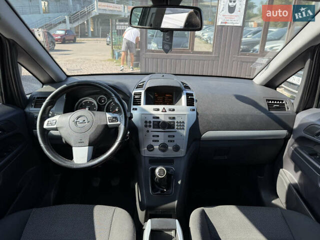 Серый Опель Зафира, объемом двигателя 1.7 л и пробегом 210 тыс. км за 6700 $, фото 16 на Automoto.ua