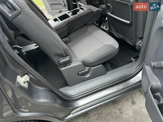 Серый Опель Зафира, объемом двигателя 1.8 л и пробегом 176 тыс. км за 5600 $, фото 31 на Automoto.ua