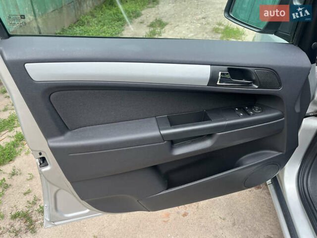 Серый Опель Зафира, объемом двигателя 1.6 л и пробегом 210 тыс. км за 6650 $, фото 36 на Automoto.ua