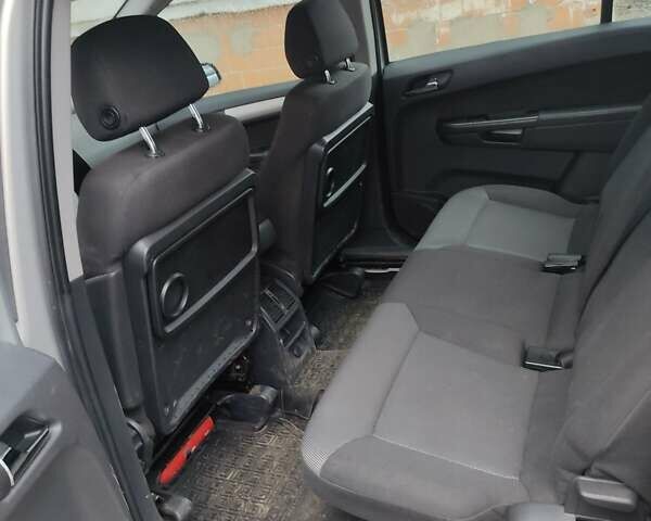 Сірий Опель Зафіра, об'ємом двигуна 1.6 л та пробігом 231 тис. км за 5500 $, фото 7 на Automoto.ua