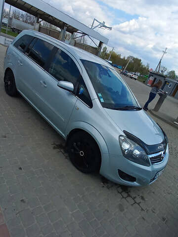 Серый Опель Зафира, объемом двигателя 1.7 л и пробегом 248 тыс. км за 5500 $, фото 7 на Automoto.ua