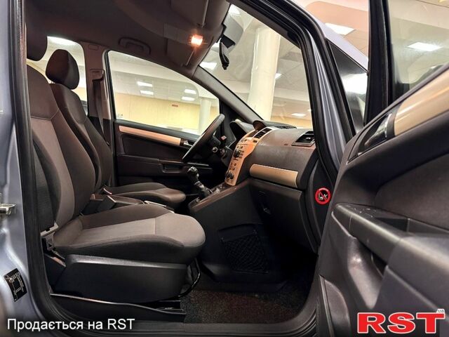 Серый Опель Зафира, объемом двигателя 1.8 л и пробегом 204 тыс. км за 6000 $, фото 6 на Automoto.ua