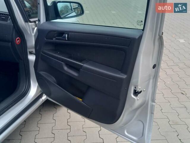 Серый Опель Зафира, объемом двигателя 1.6 л и пробегом 229 тыс. км за 6800 $, фото 11 на Automoto.ua