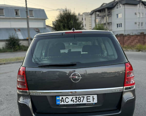 Серый Опель Зафира, объемом двигателя 1.9 л и пробегом 254 тыс. км за 7700 $, фото 6 на Automoto.ua