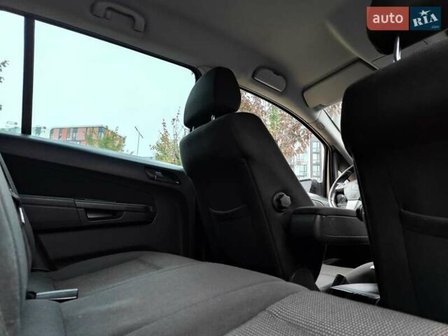 Серый Опель Зафира, объемом двигателя 1.7 л и пробегом 268 тыс. км за 4990 $, фото 60 на Automoto.ua