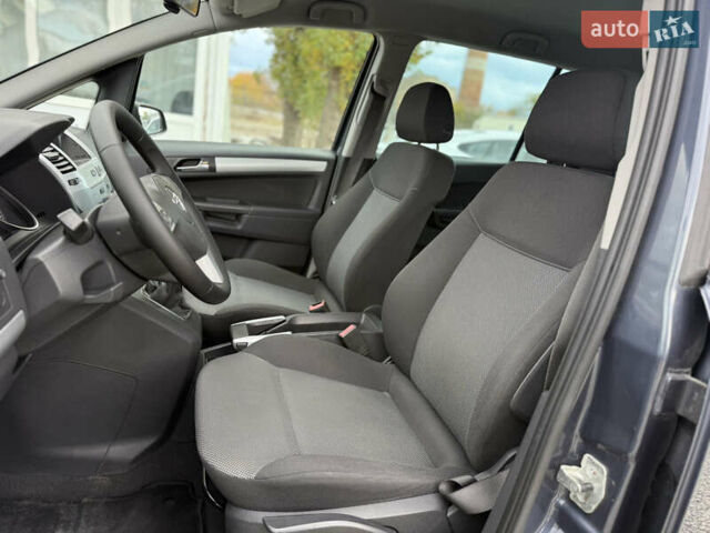 Серый Опель Зафира, объемом двигателя 1.6 л и пробегом 166 тыс. км за 6500 $, фото 12 на Automoto.ua