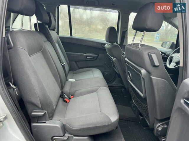 Серый Опель Зафира, объемом двигателя 1.6 л и пробегом 242 тыс. км за 6599 $, фото 8 на Automoto.ua