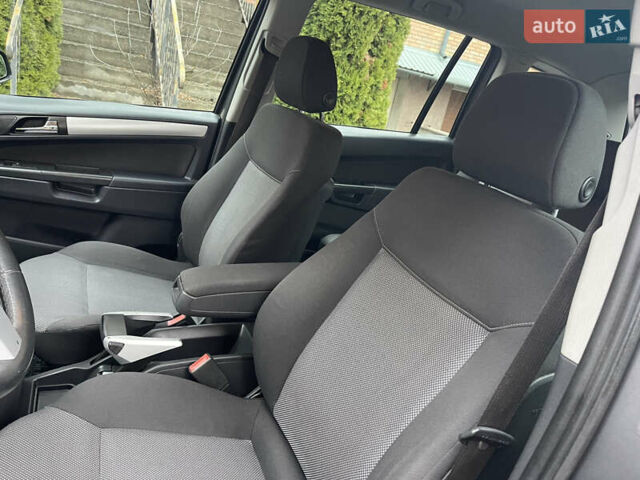 Серый Опель Зафира, объемом двигателя 1.8 л и пробегом 176 тыс. км за 5600 $, фото 14 на Automoto.ua