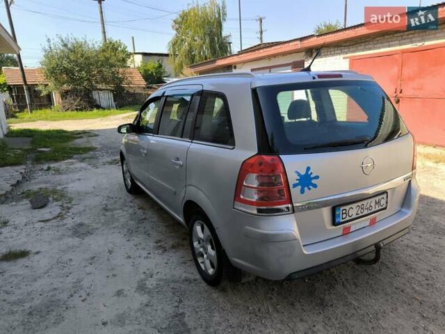 Серый Опель Зафира, объемом двигателя 1.7 л и пробегом 386 тыс. км за 5600 $, фото 6 на Automoto.ua