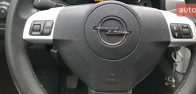 Серый Опель Зафира, объемом двигателя 1.7 л и пробегом 253 тыс. км за 6350 $, фото 2 на Automoto.ua