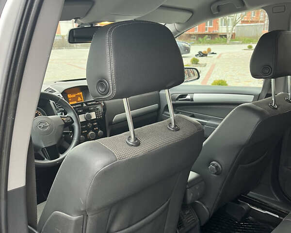 Серый Опель Зафира, объемом двигателя 1.7 л и пробегом 222 тыс. км за 6600 $, фото 28 на Automoto.ua