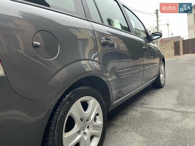 Серый Опель Зафира, объемом двигателя 1.8 л и пробегом 176 тыс. км за 5600 $, фото 6 на Automoto.ua