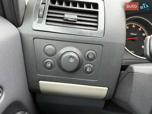 Серый Опель Зафира, объемом двигателя 1.6 л и пробегом 290 тыс. км за 5750 $, фото 24 на Automoto.ua