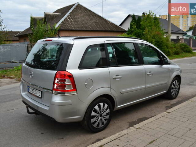 Серый Опель Зафира, объемом двигателя 1.6 л и пробегом 129 тыс. км за 6400 $, фото 13 на Automoto.ua