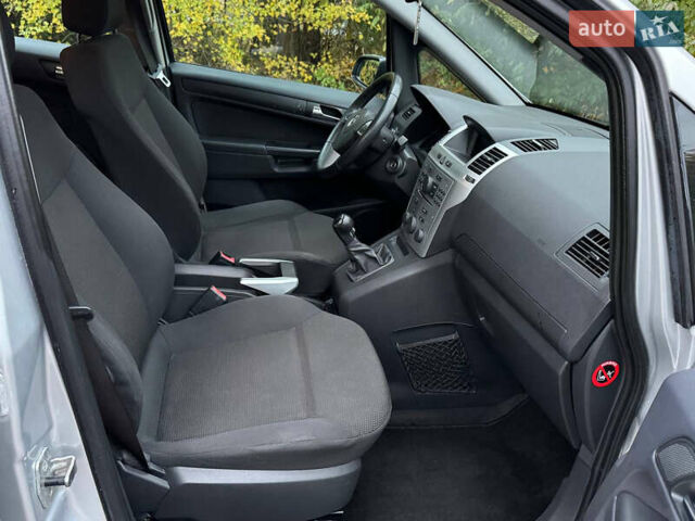 Опель Зафира 2009 в Ровно на Automoto.ua Серый Опель Зафира, объемом двигателя 1.6 л и пробегом 210 тыс. км за 5950 $, фото 11 на Automoto.ua