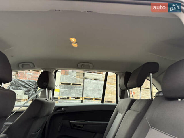 Серый Опель Зафира, объемом двигателя 1.6 л и пробегом 290 тыс. км за 5750 $, фото 35 на Automoto.ua