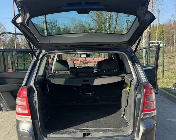 Серый Опель Зафира, объемом двигателя 1.69 л и пробегом 271 тыс. км за 7000 $, фото 9 на Automoto.ua