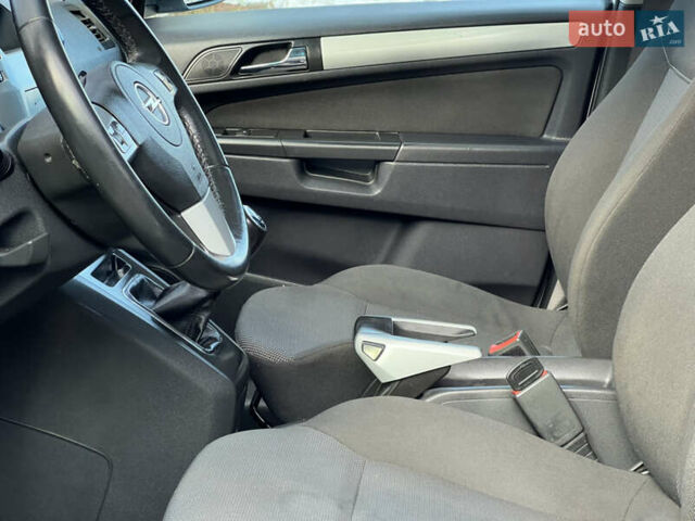 Серый Опель Зафира, объемом двигателя 1.69 л и пробегом 290 тыс. км за 6250 $, фото 30 на Automoto.ua